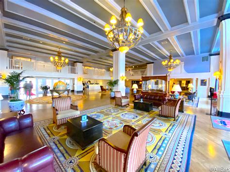 Yacht Club Hotel.